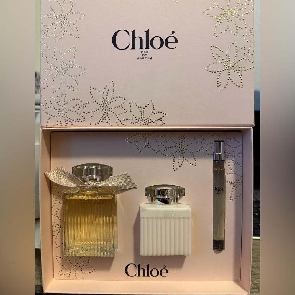 *NIB* Chloé Fragrance Gift Set - Picture 2 of 6